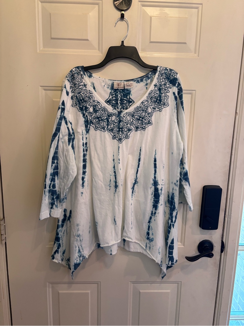 LA Blend White & Navy Tie-Dye V-Neck Boho Tunic Top - Picture 2 of 5